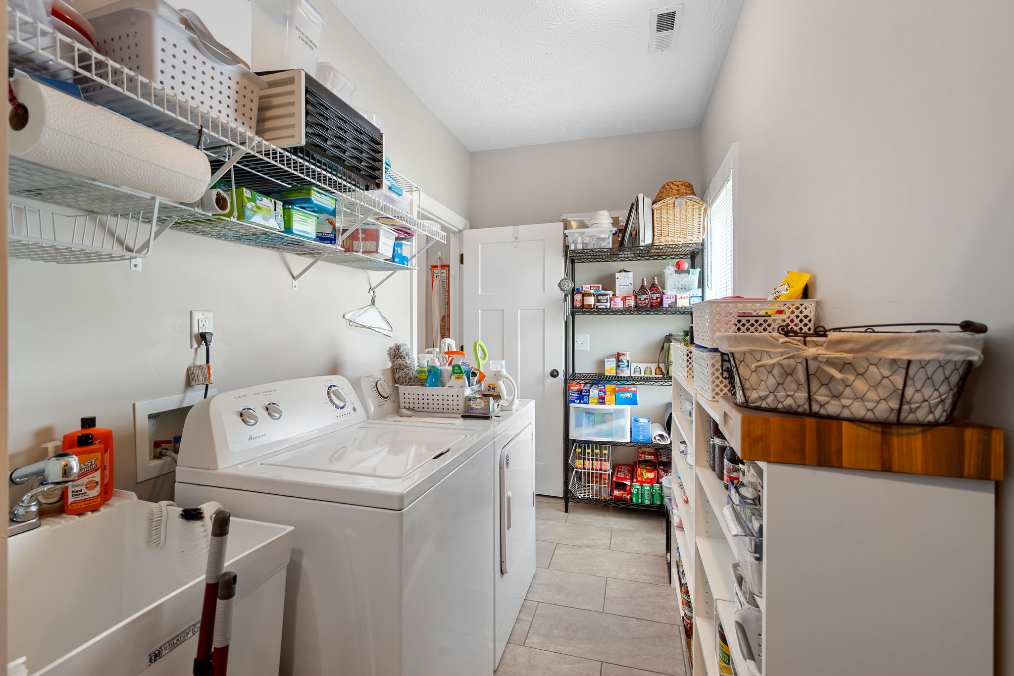669 Laurel Ln Property Photo 18