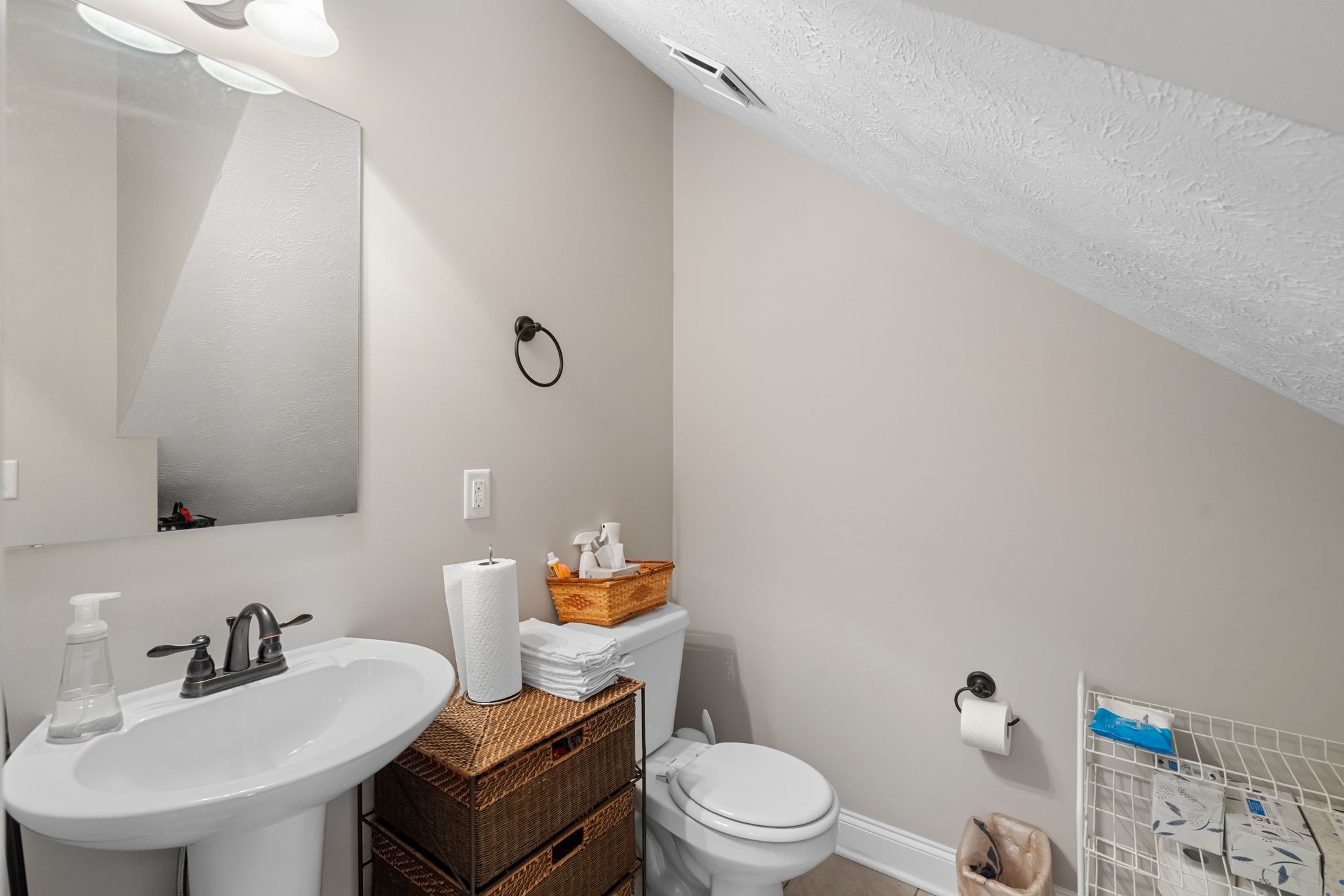 669 Laurel Ln Property Photo 19