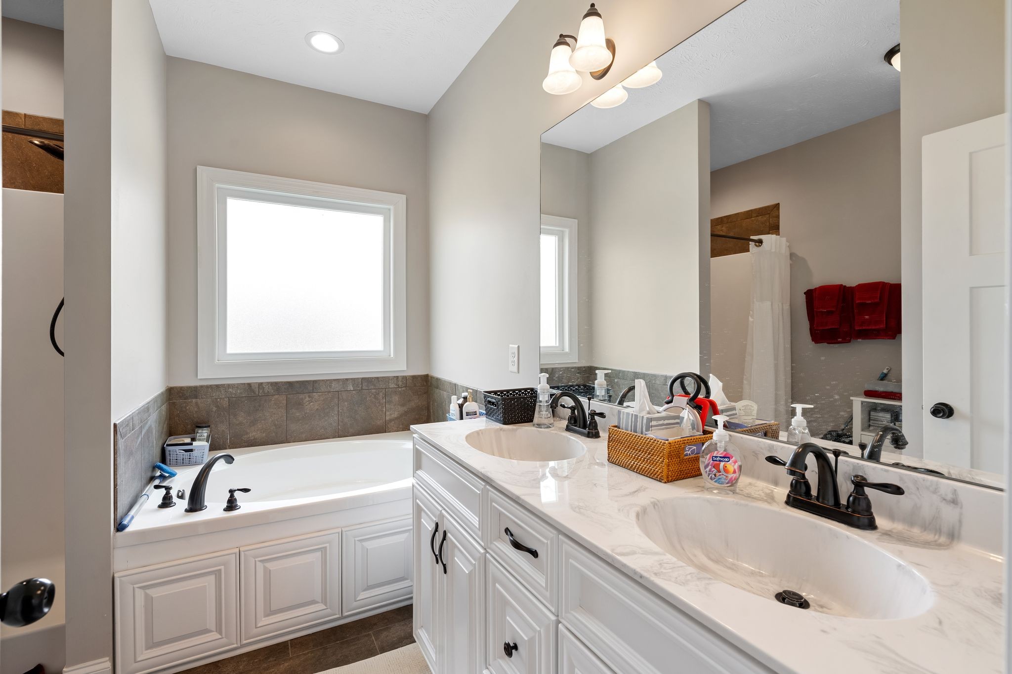 669 Laurel Ln Property Photo 23