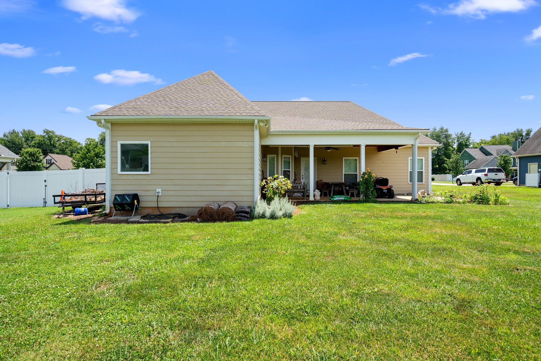 669 Laurel Ln Property Photo 33