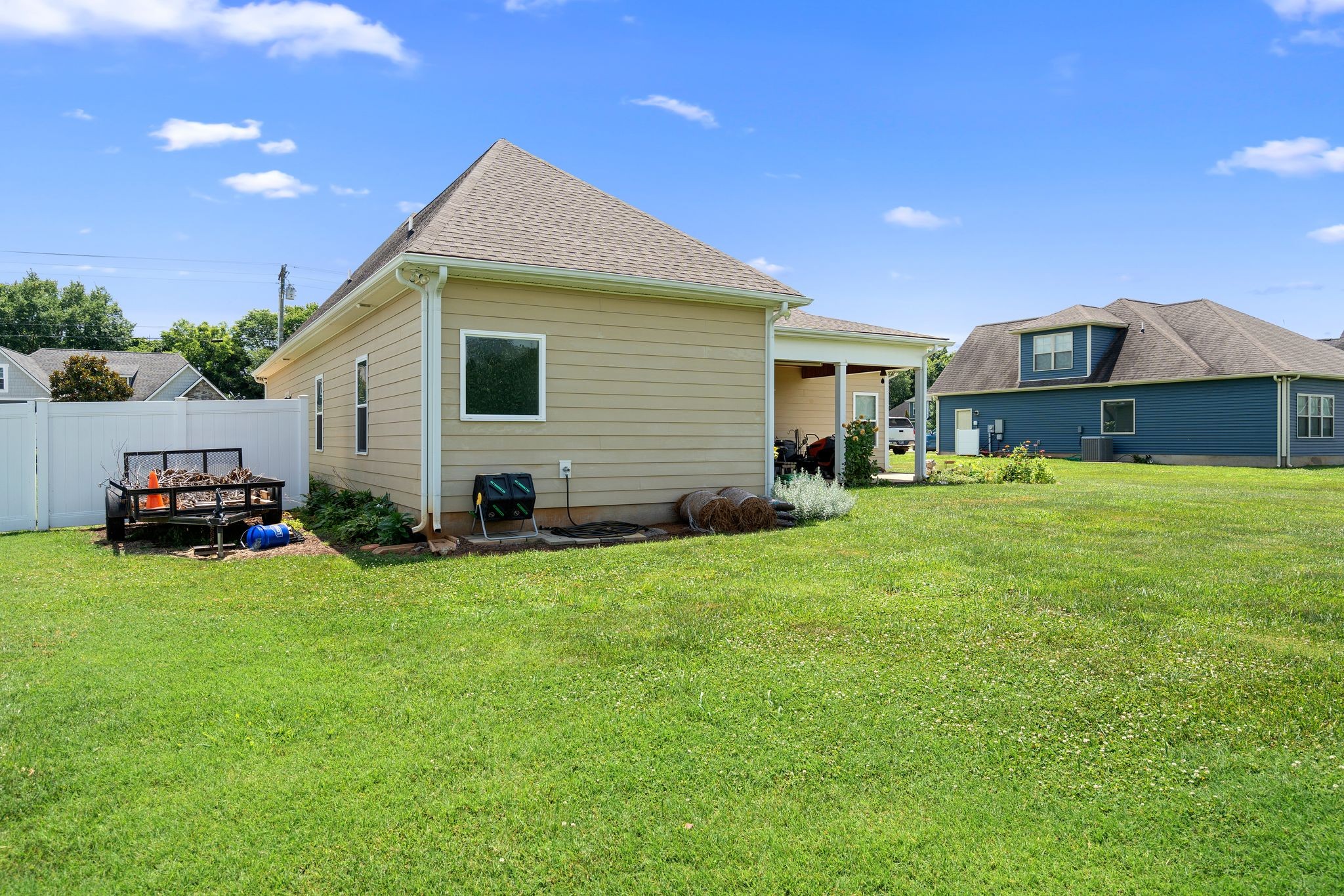 669 Laurel Ln Property Photo 34
