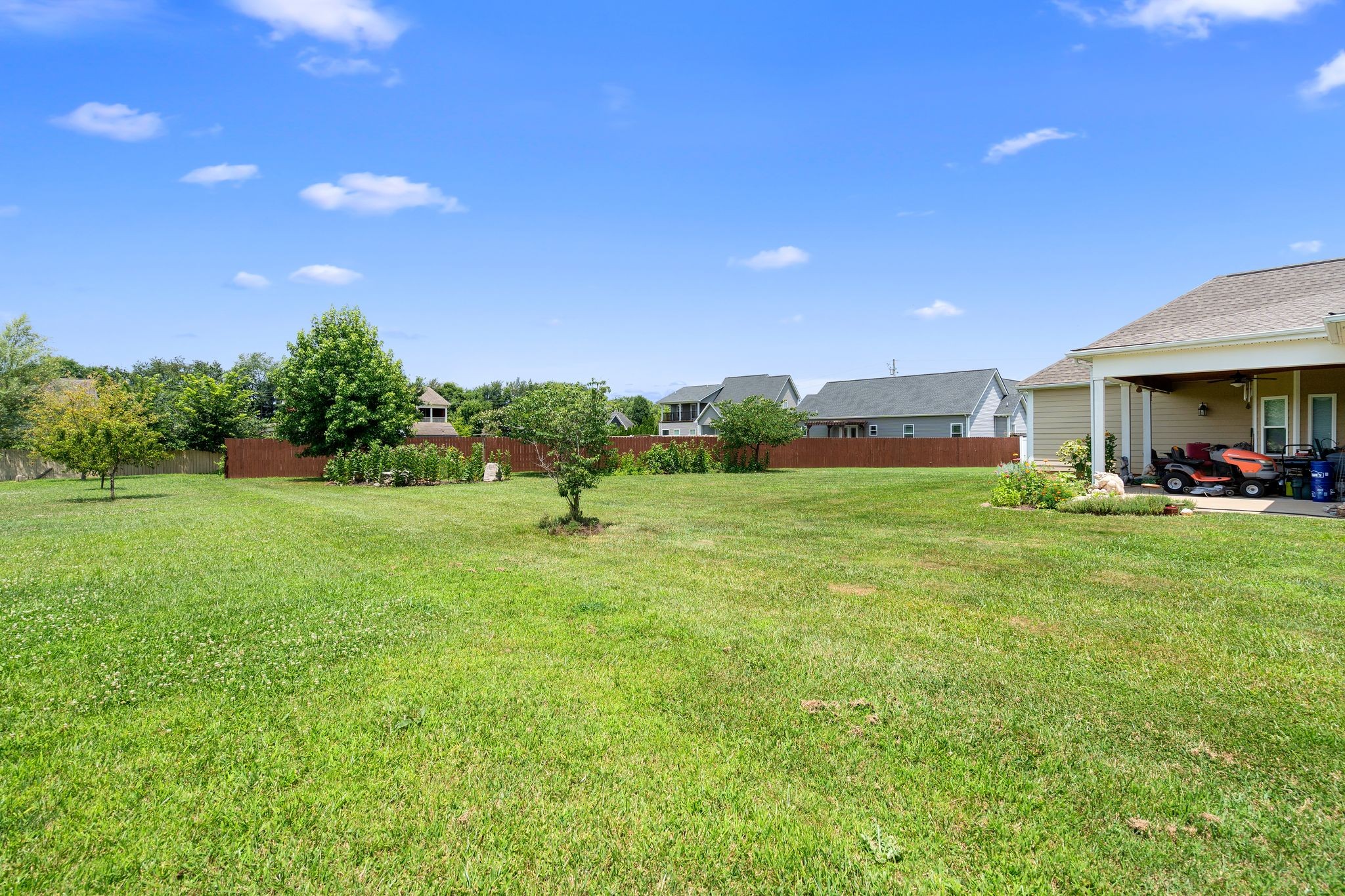 669 Laurel Ln Property Photo 38