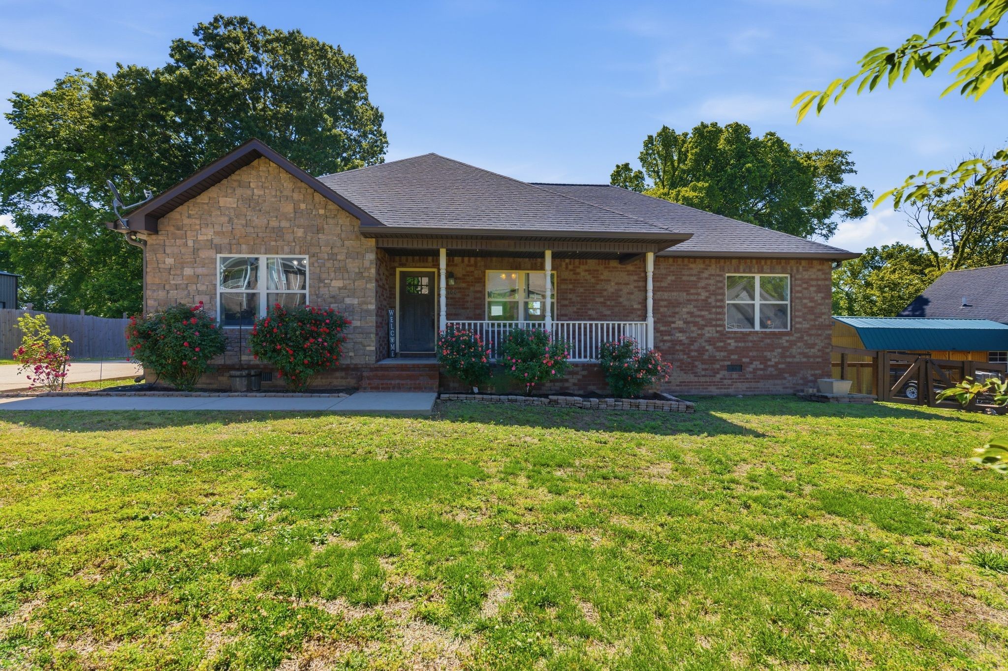 100 Mockingbird Ln Property Photo 1