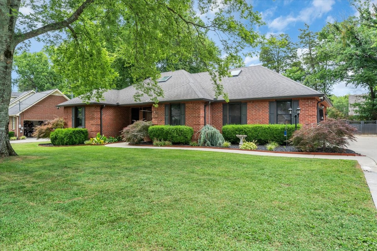 415 Whitney Dr Property Photo 6
