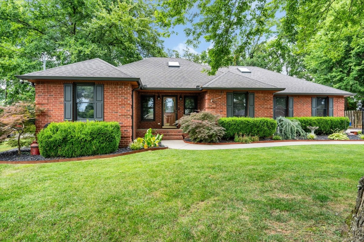 415 Whitney Dr Property Photo 9