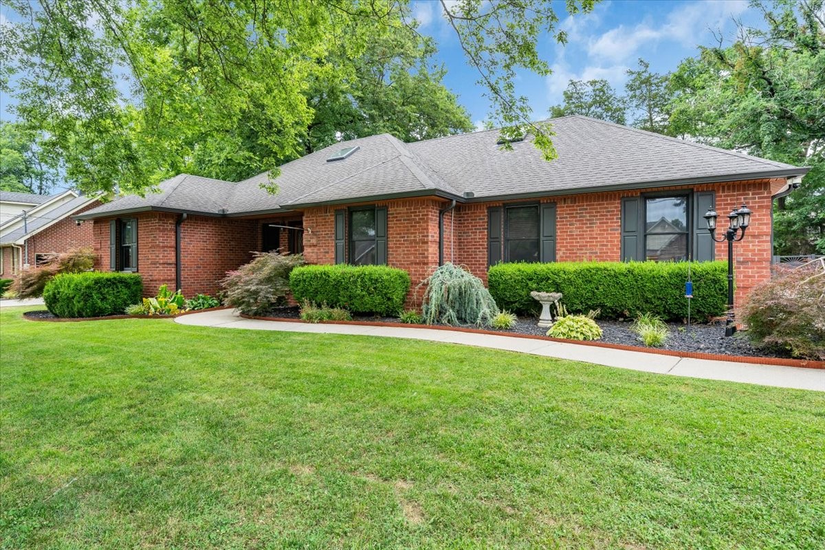 415 Whitney Dr Property Photo 11