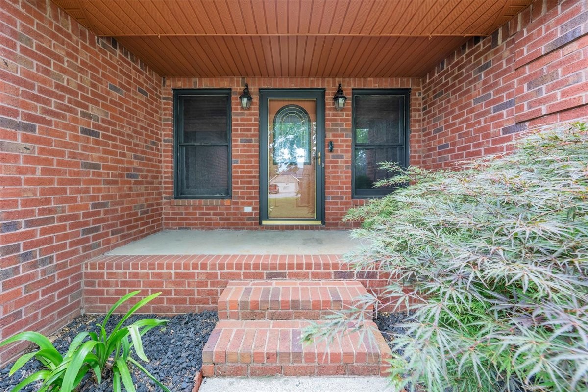 415 Whitney Dr Property Photo 13
