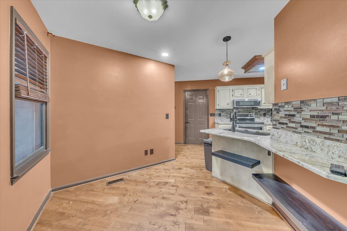 415 Whitney Dr Property Photo 18