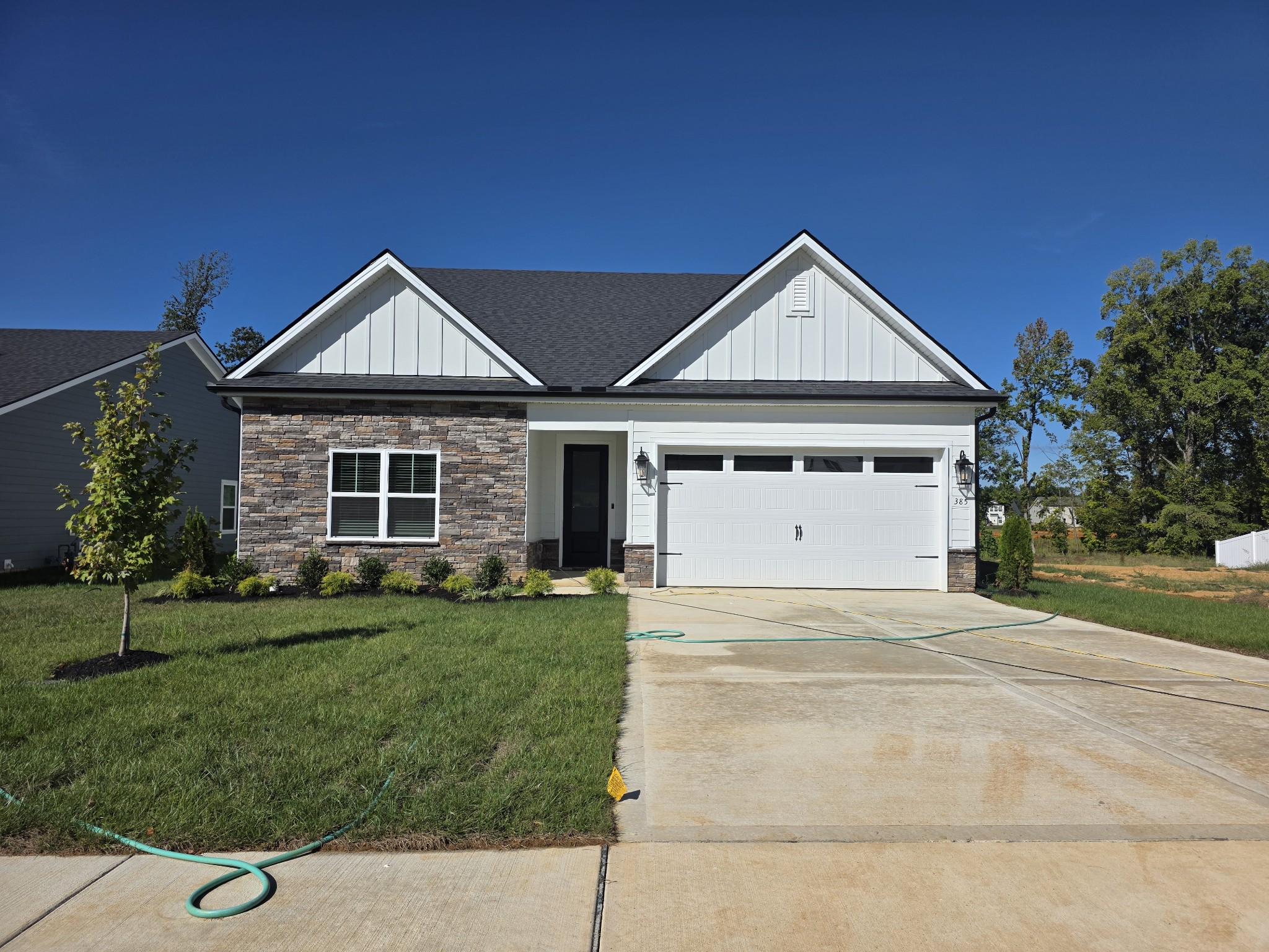 385 Springbrook Blvd Property Photo 1