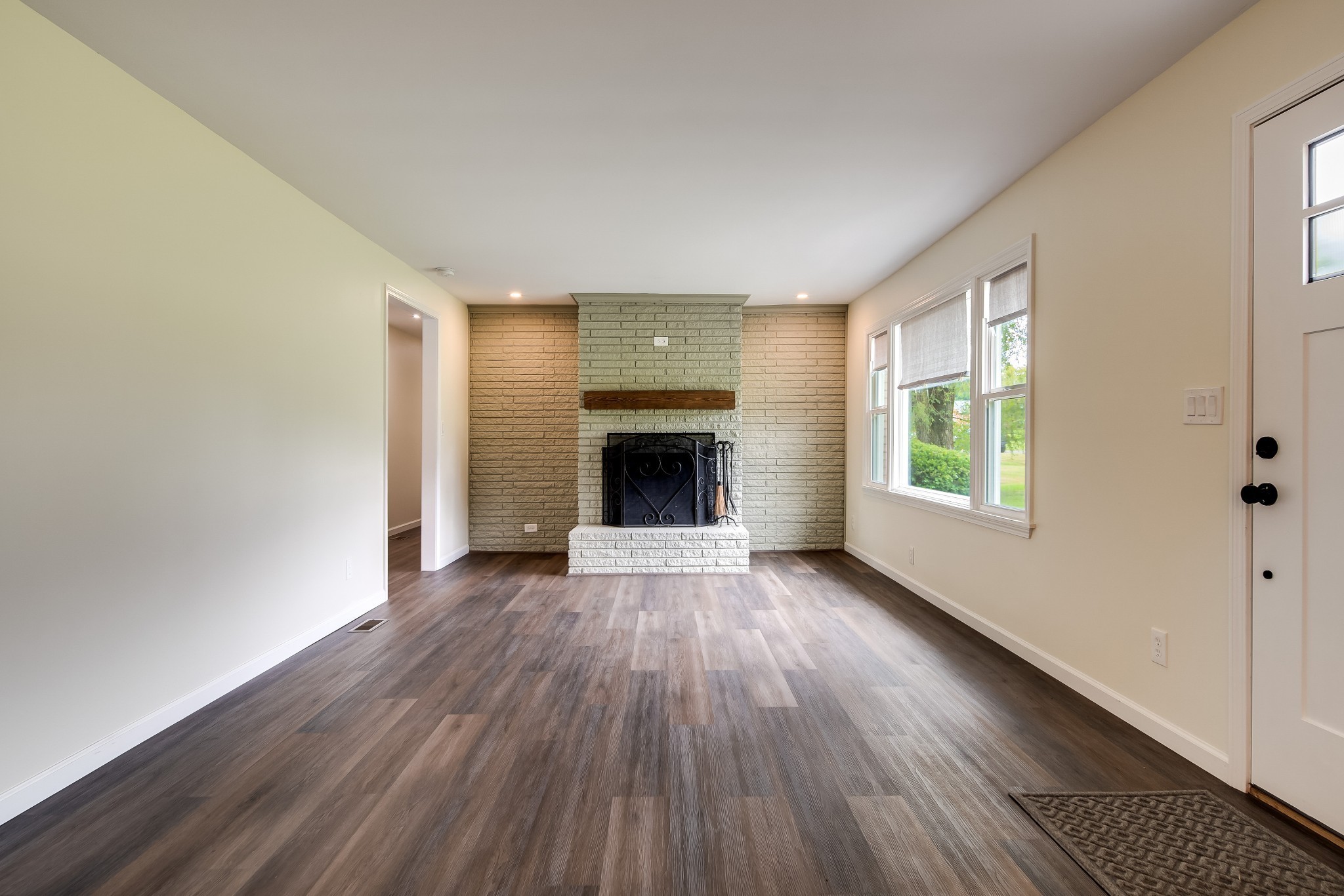 853 Rogers Rd Property Photo 4