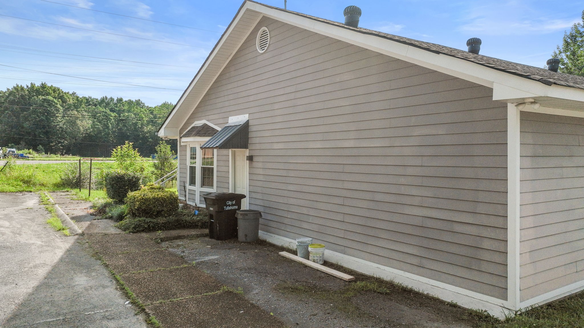 2249 N Jackson St Property Photo 5