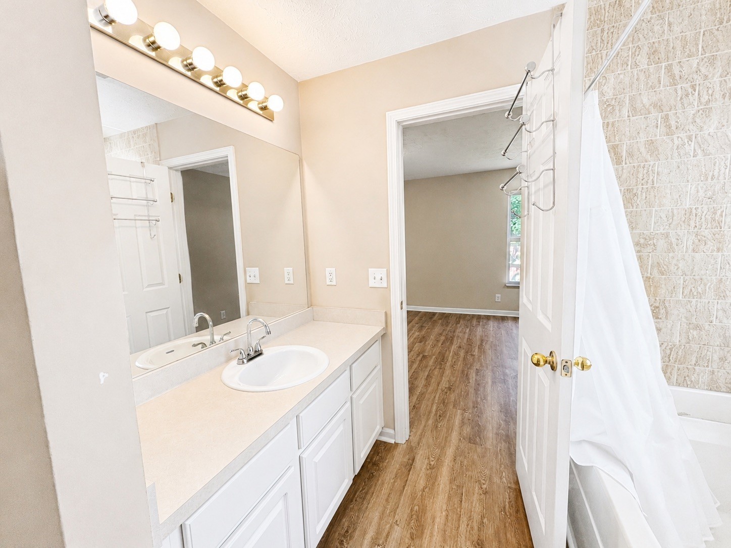 1011 Bradford Park Rd Property Photo 6