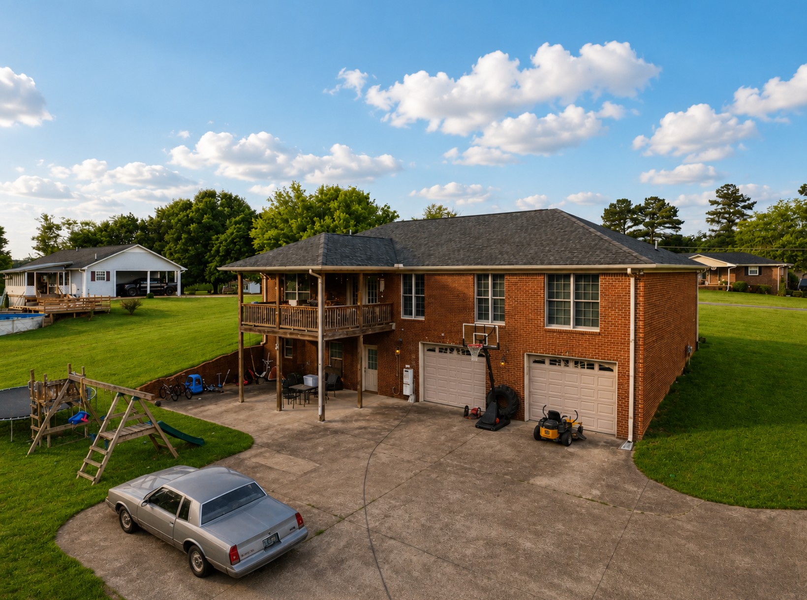 410 Eells St Property Photo 4