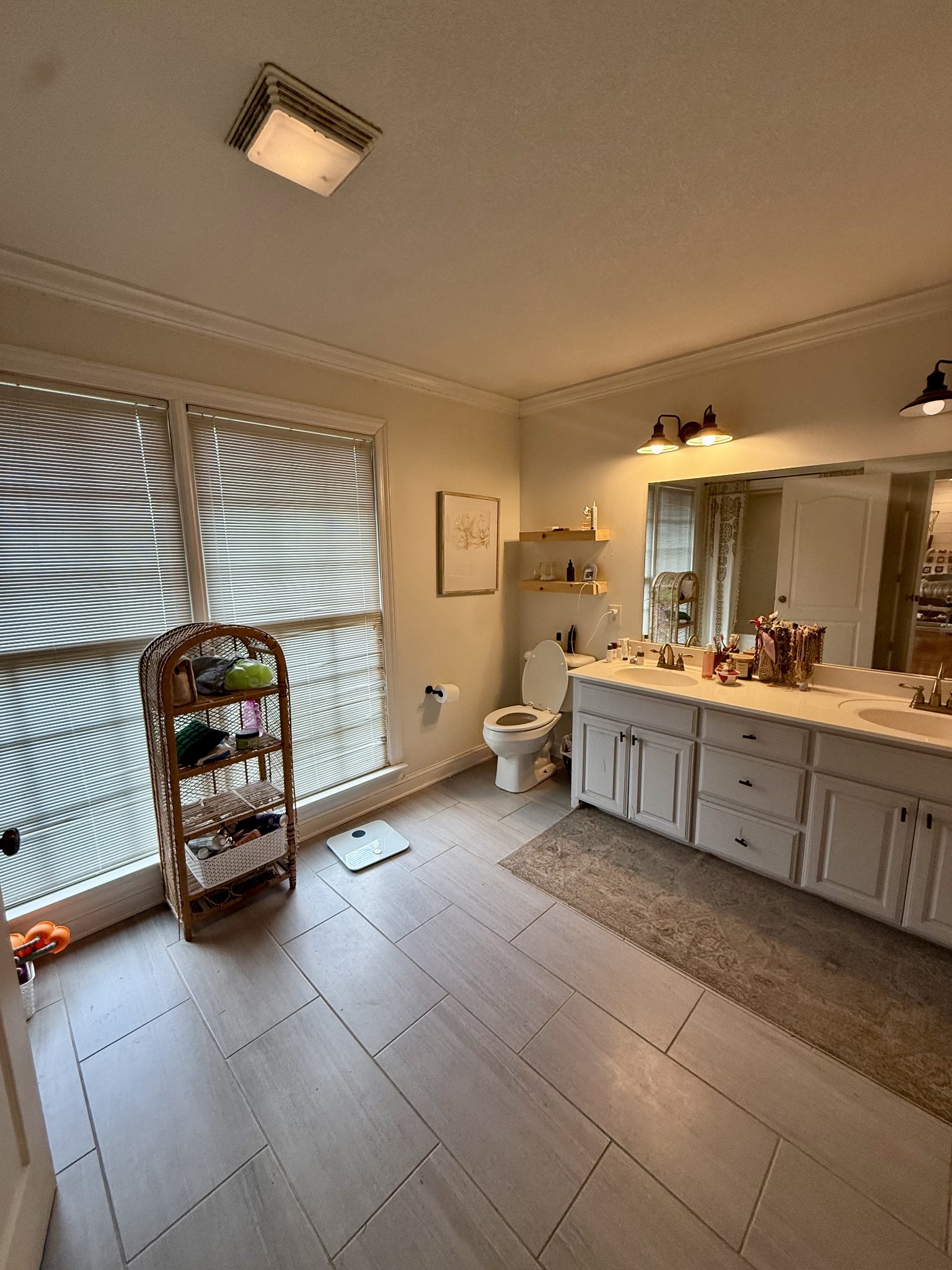 410 Eells St Property Photo 22