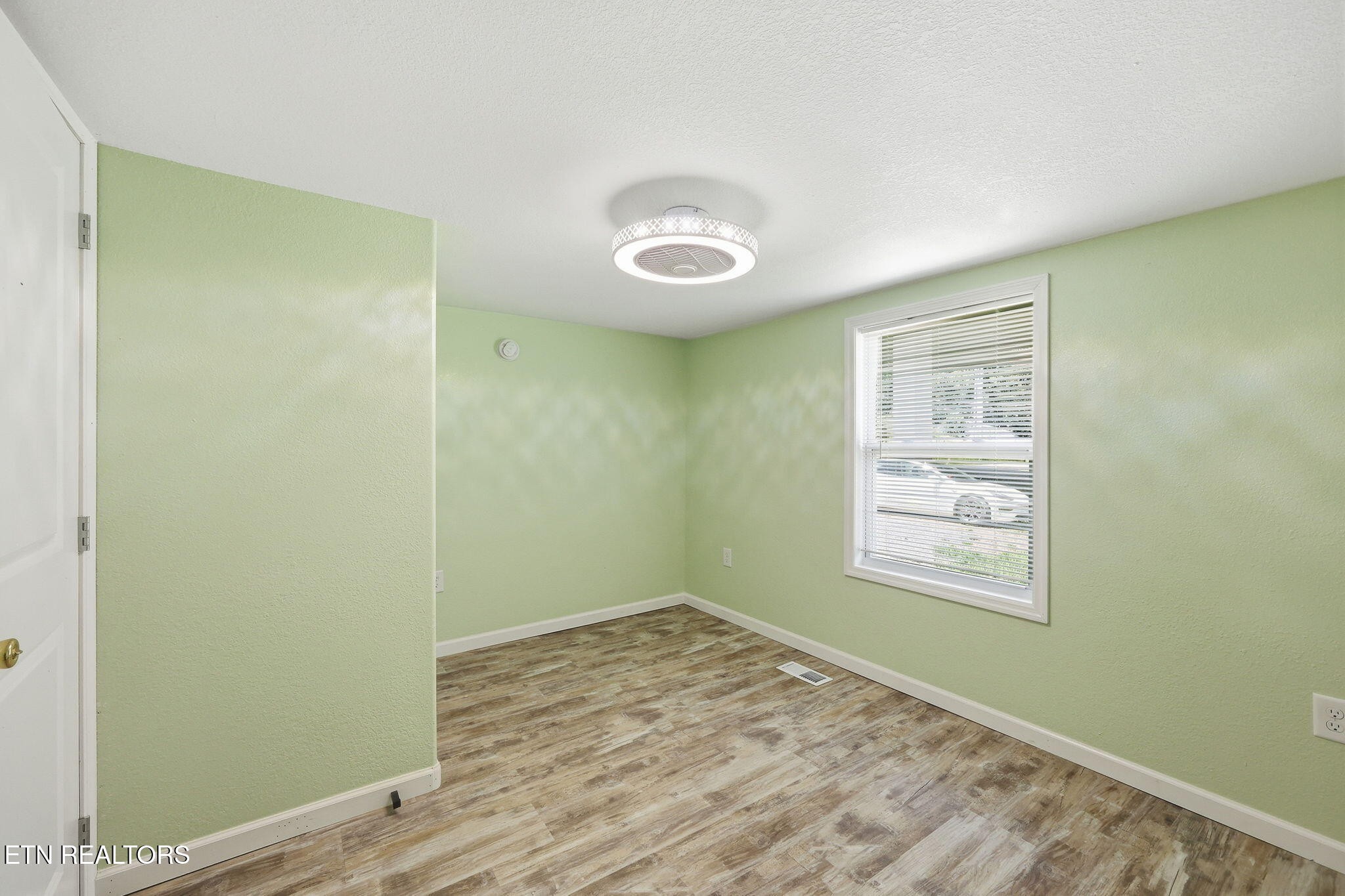210 E Spring St Property Photo 11