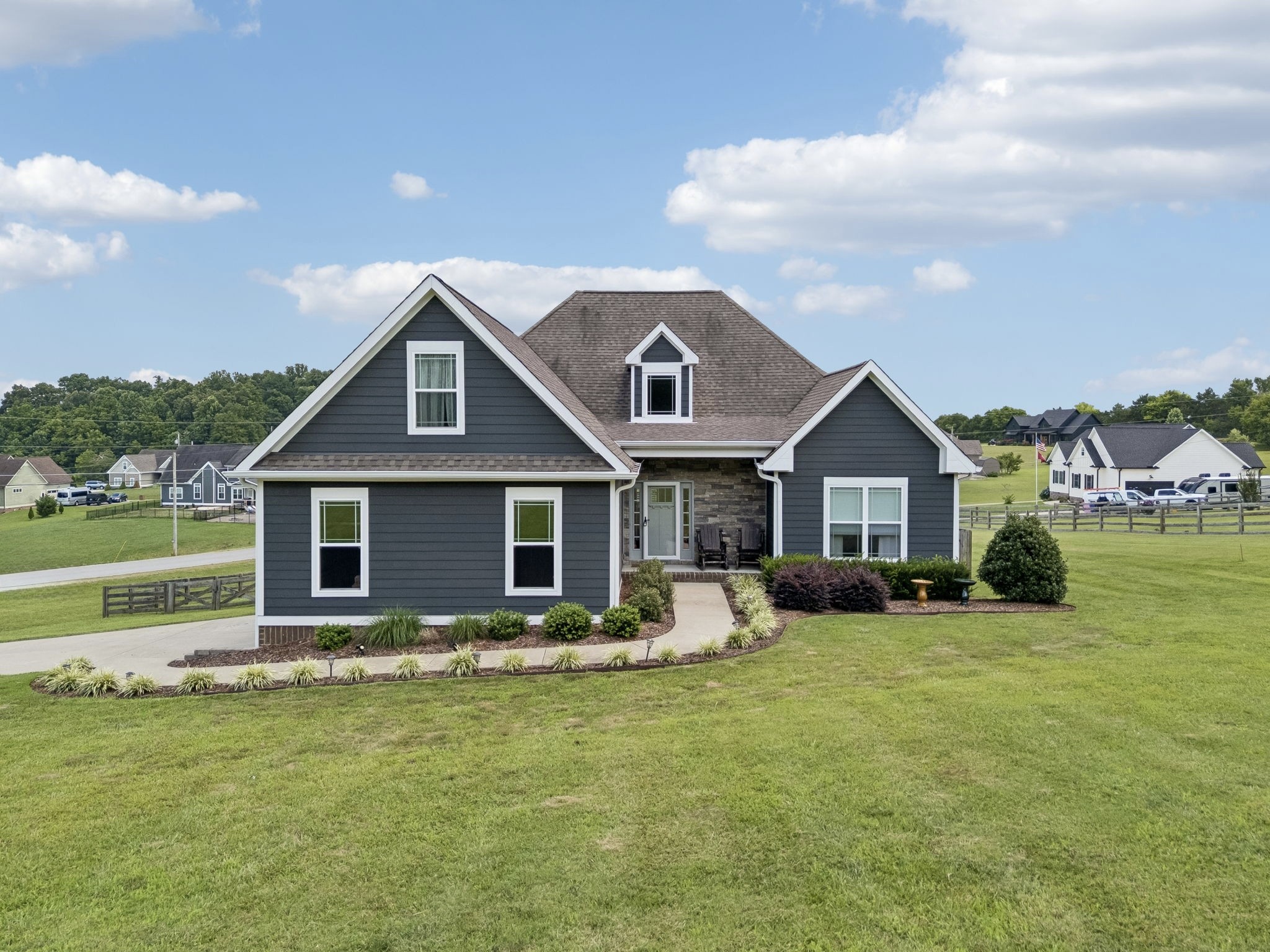 1002 Douglas Ct