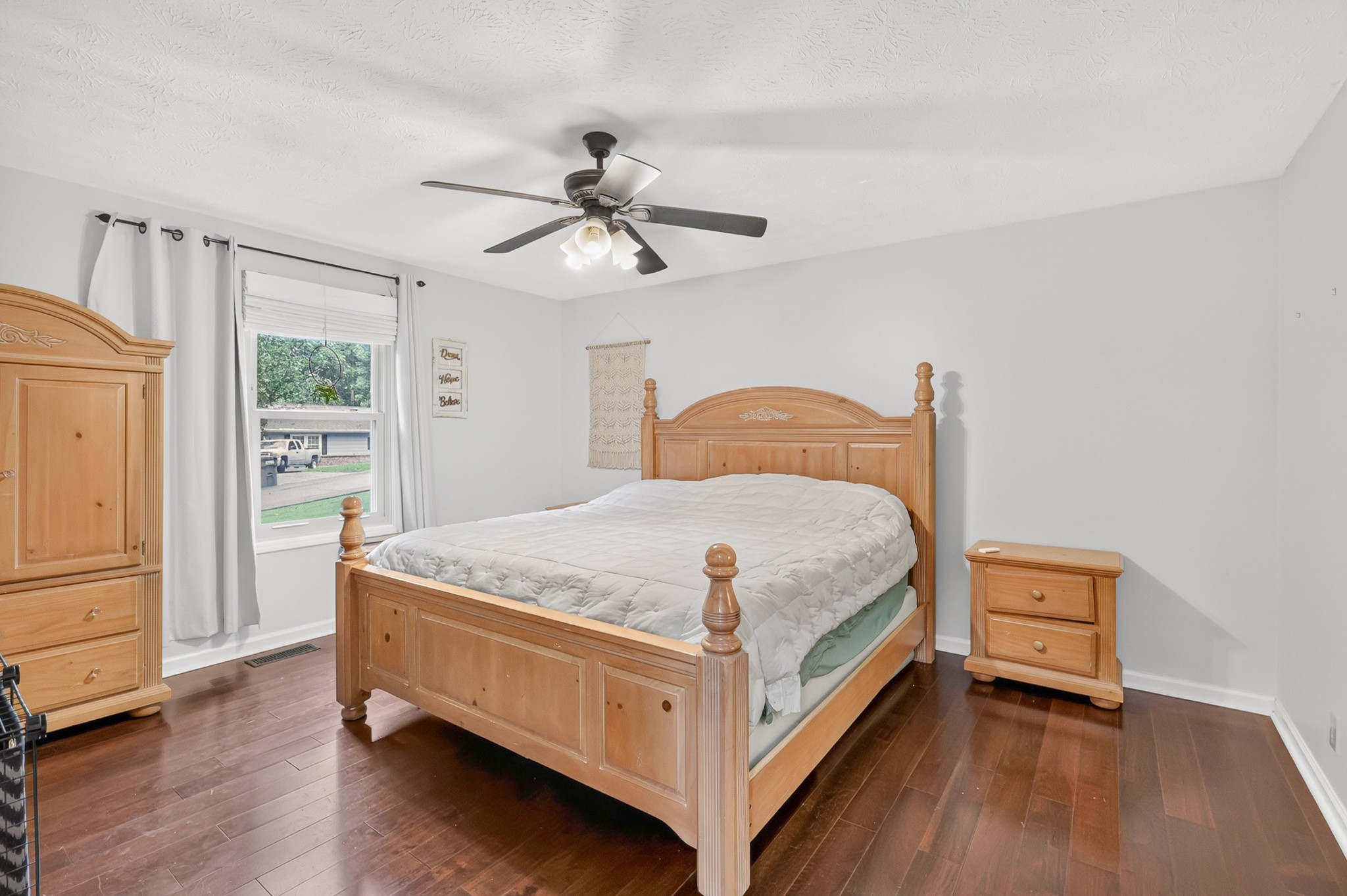 1011 Valley Ln Property Photo 13