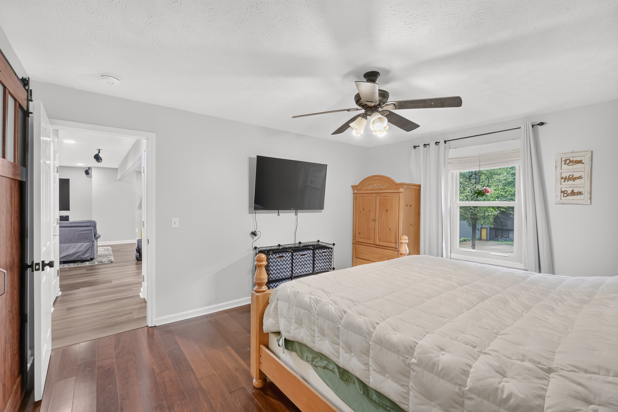 1011 Valley Ln Property Photo 15