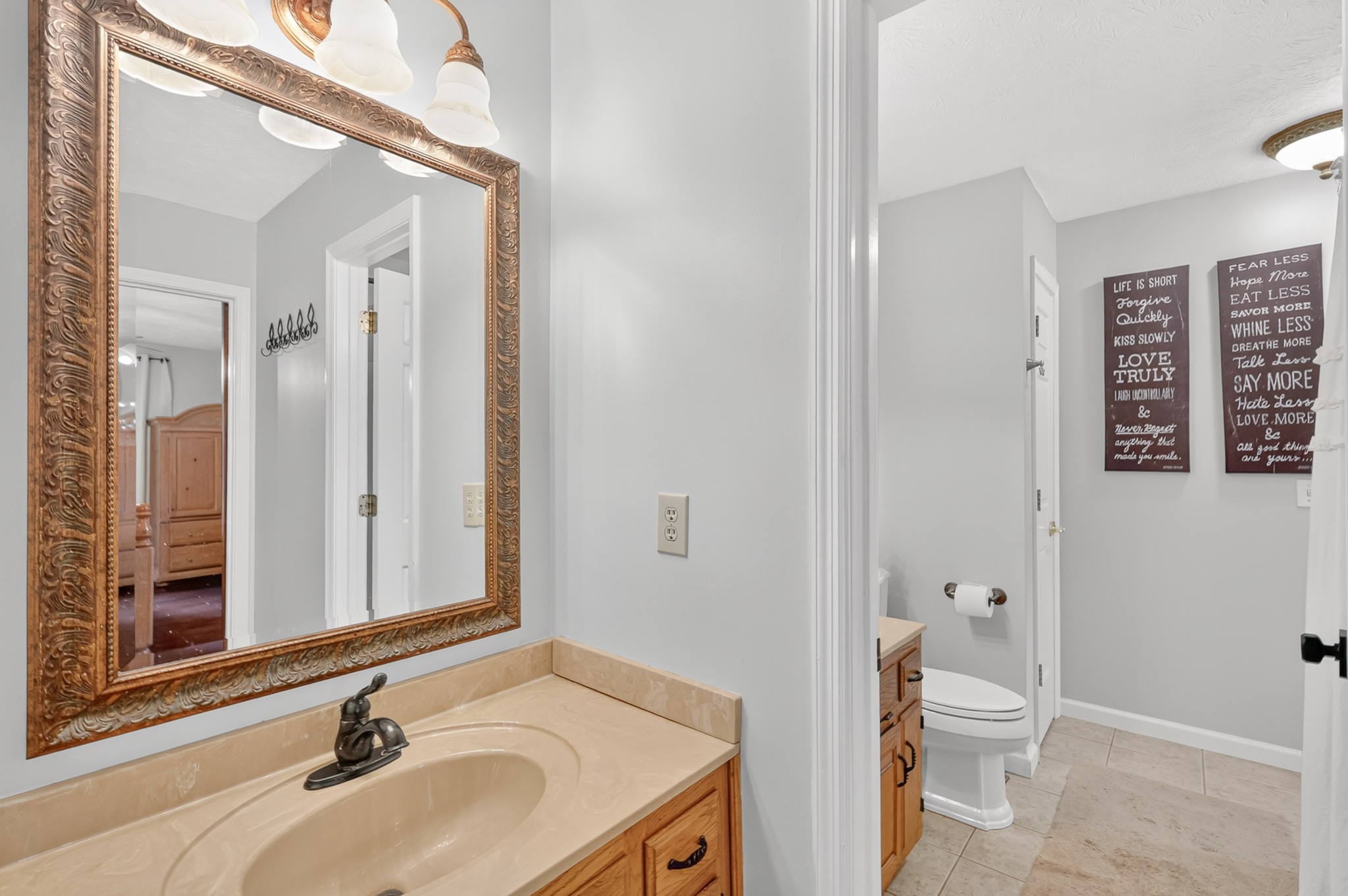 1011 Valley Ln Property Photo 16