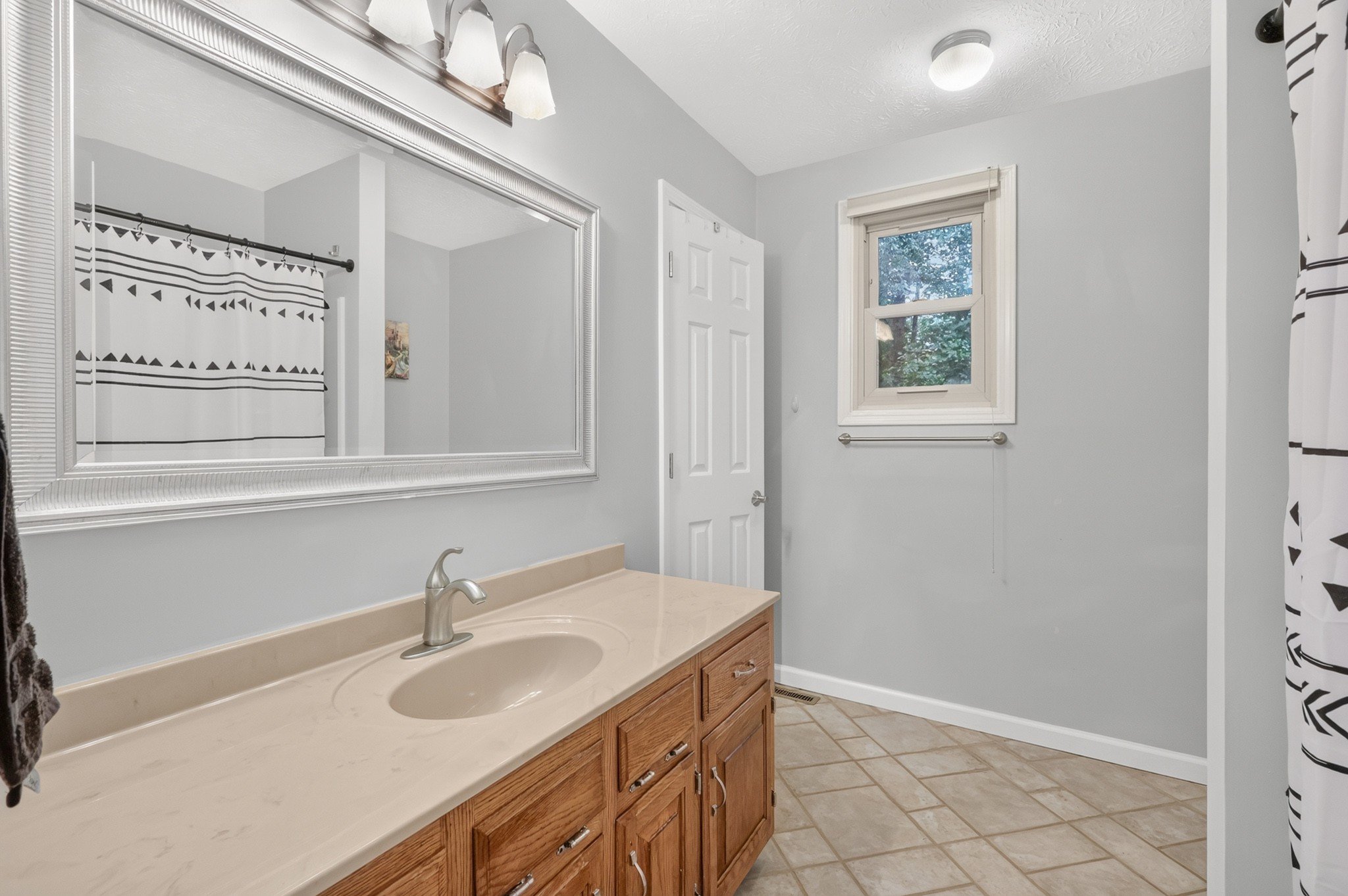 1011 Valley Ln Property Photo 20