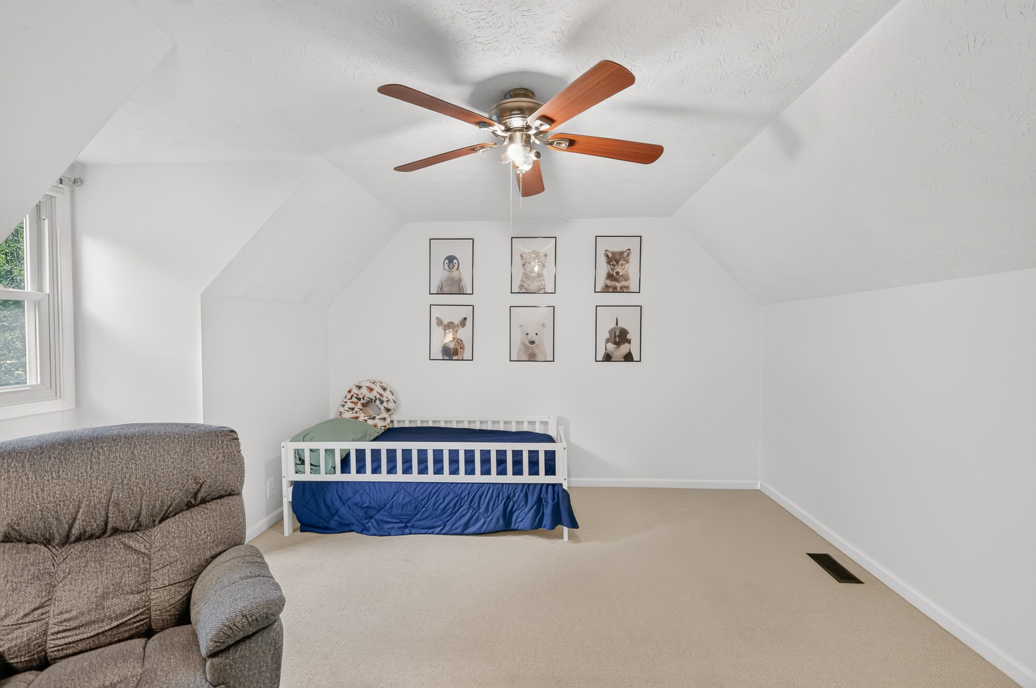 1011 Valley Ln Property Photo 22