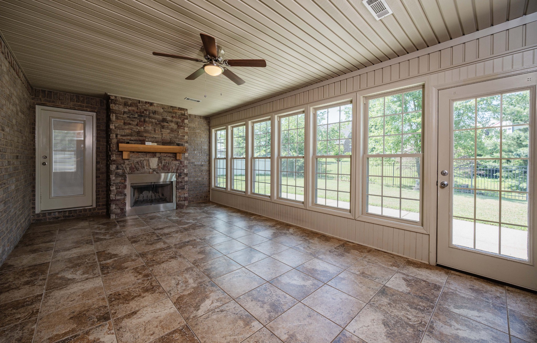 1125 Cascade Falls Dr Property Photo 3