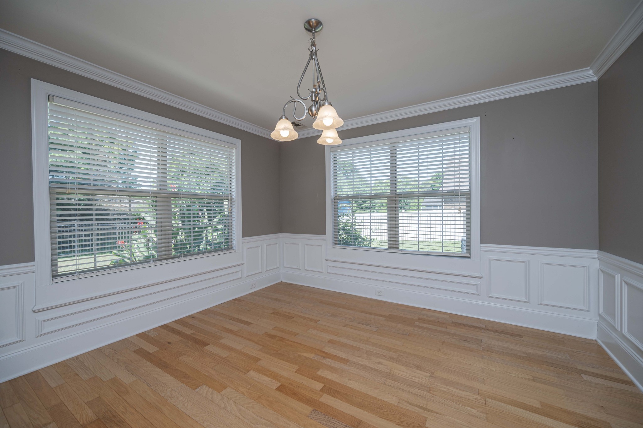1125 Cascade Falls Dr Property Photo 4