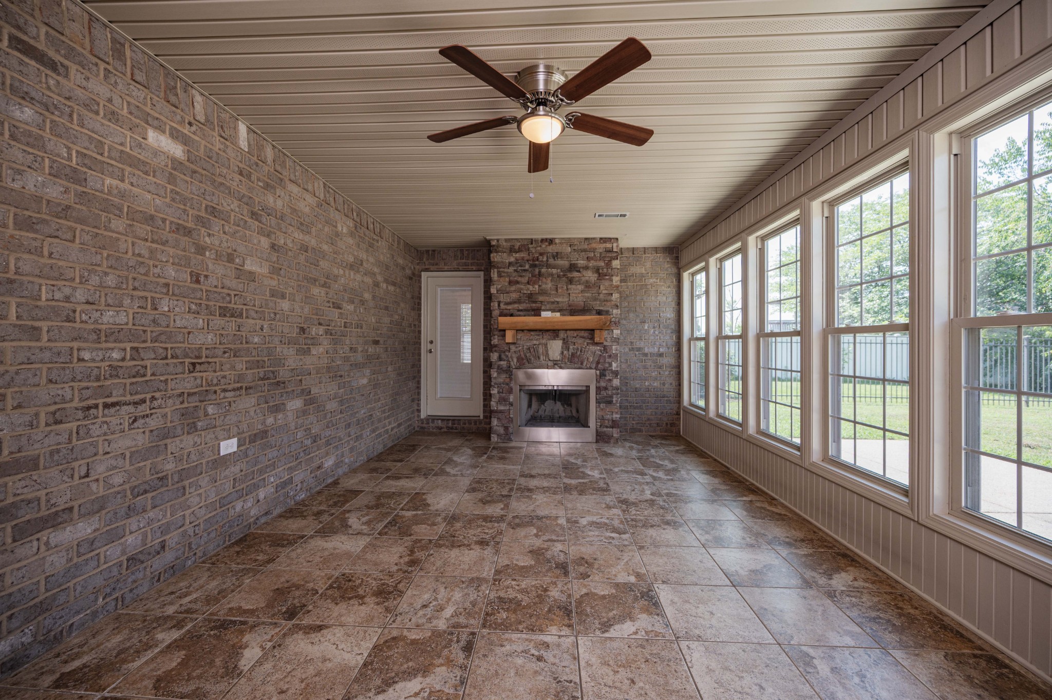 1125 Cascade Falls Dr Property Photo 14