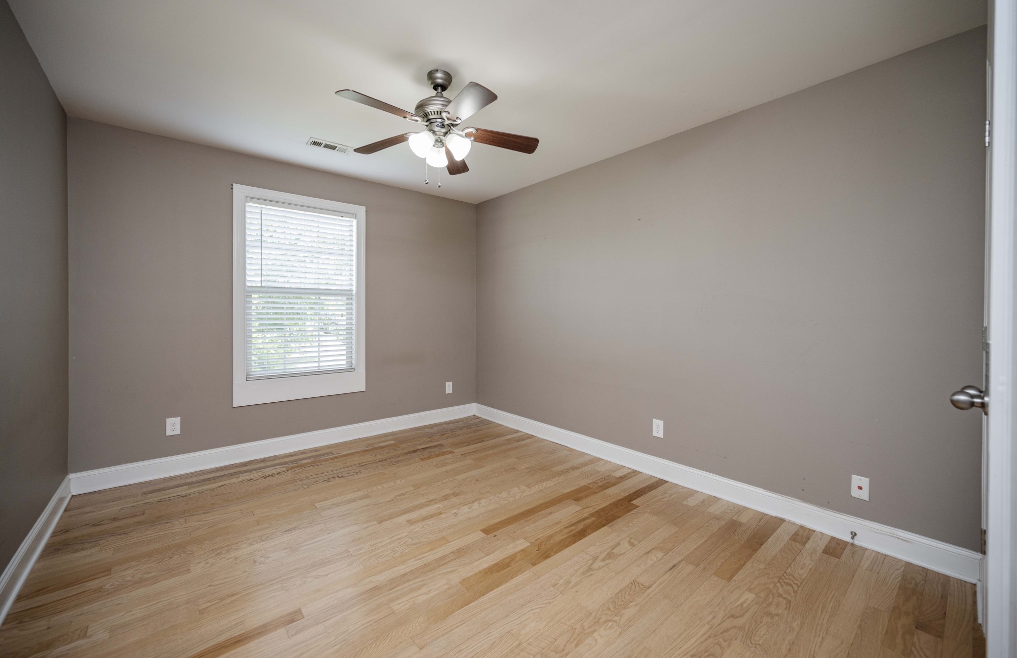 1125 Cascade Falls Dr Property Photo 17