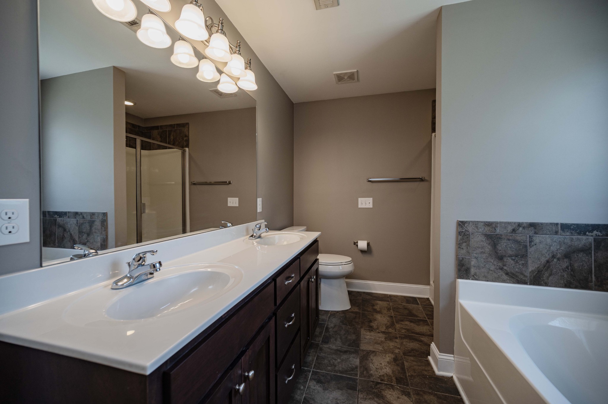 1125 Cascade Falls Dr Property Photo 22