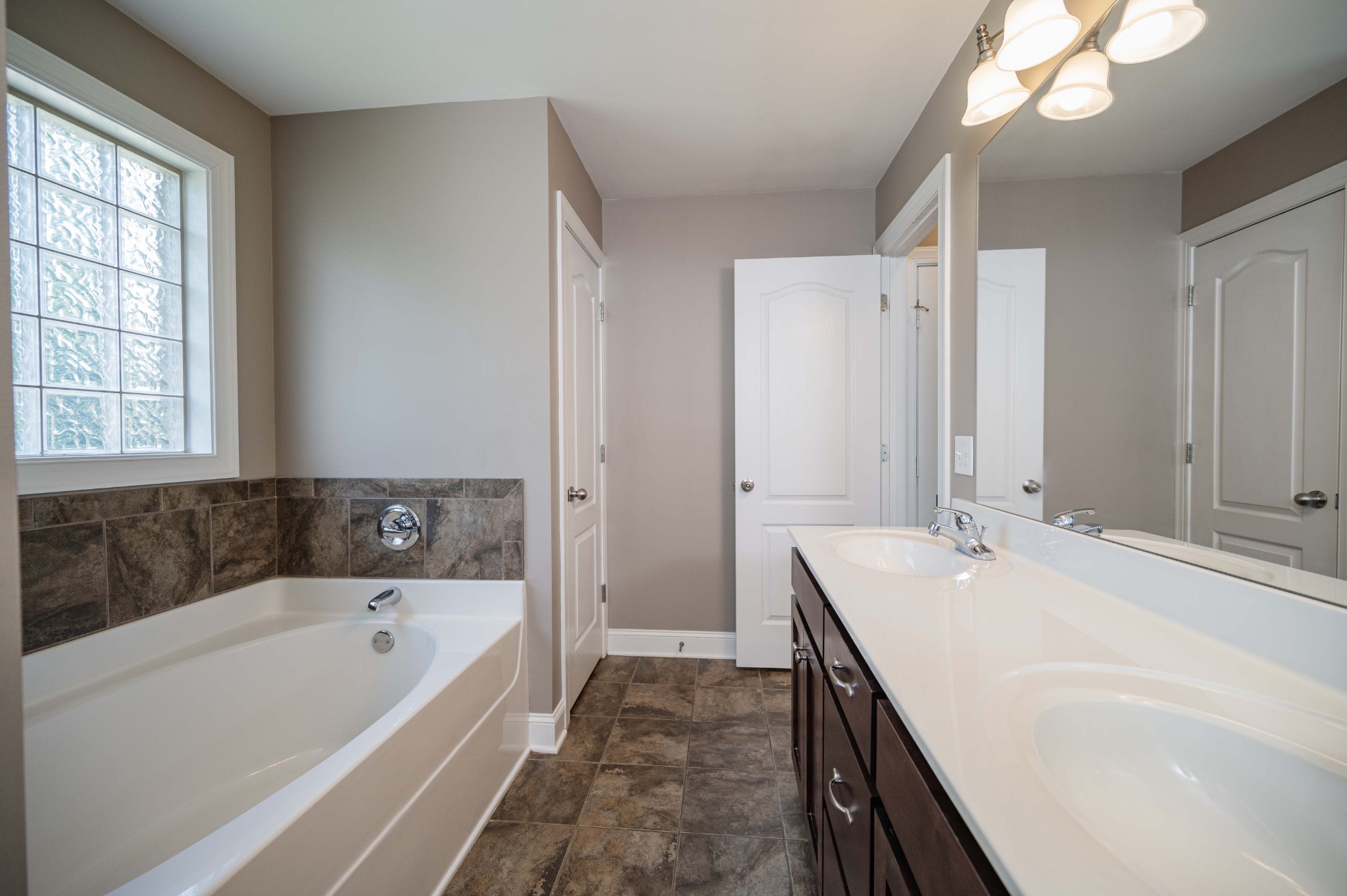 1125 Cascade Falls Dr Property Photo 24