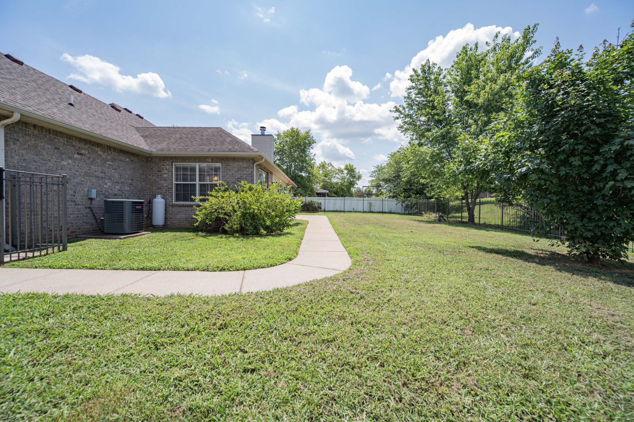 1125 Cascade Falls Dr Property Photo 27
