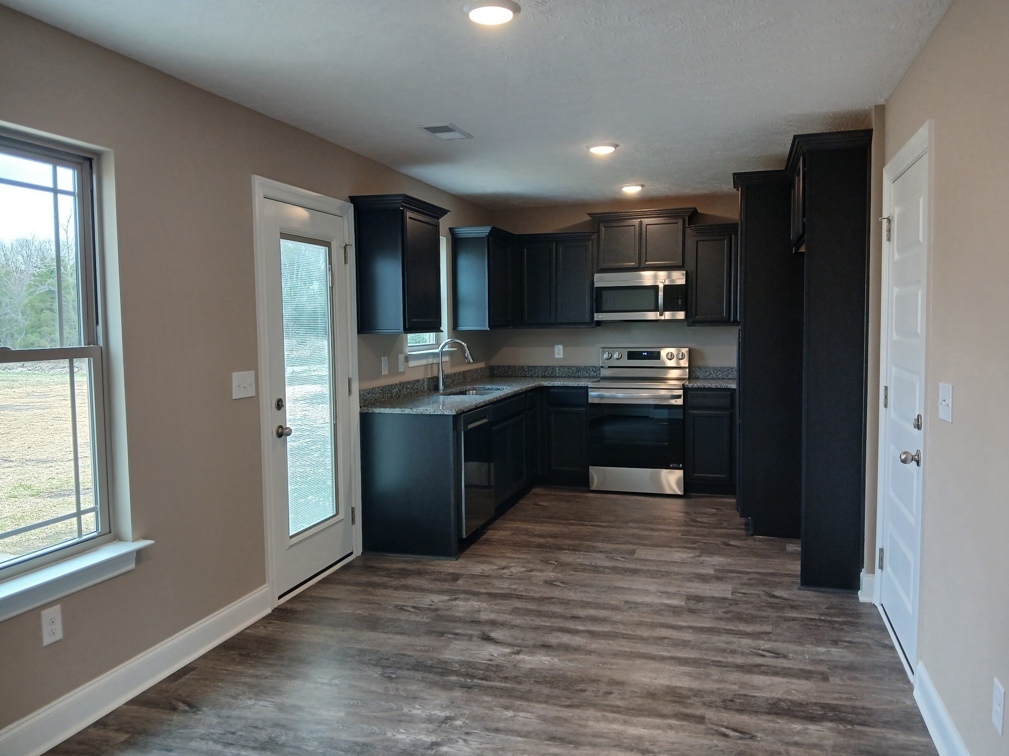2910 Valley Farms Drive Property Photo 9