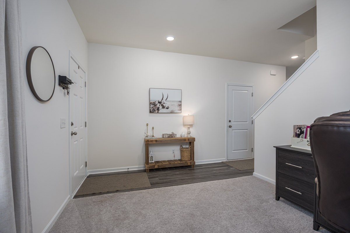 2122 Youngfellow Dr Property Photo 5