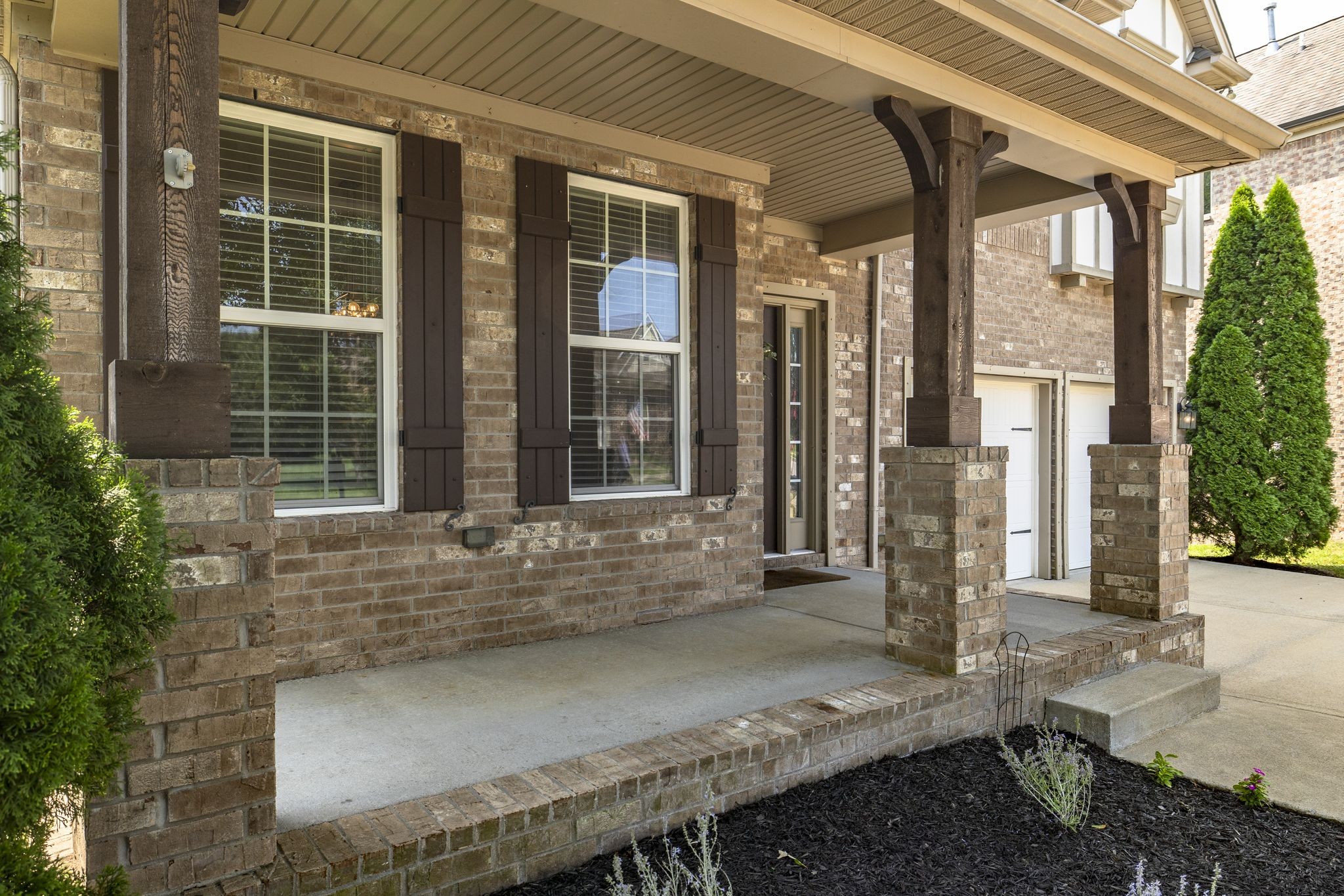 2128 Ravenscourt Dr Property Photo 3