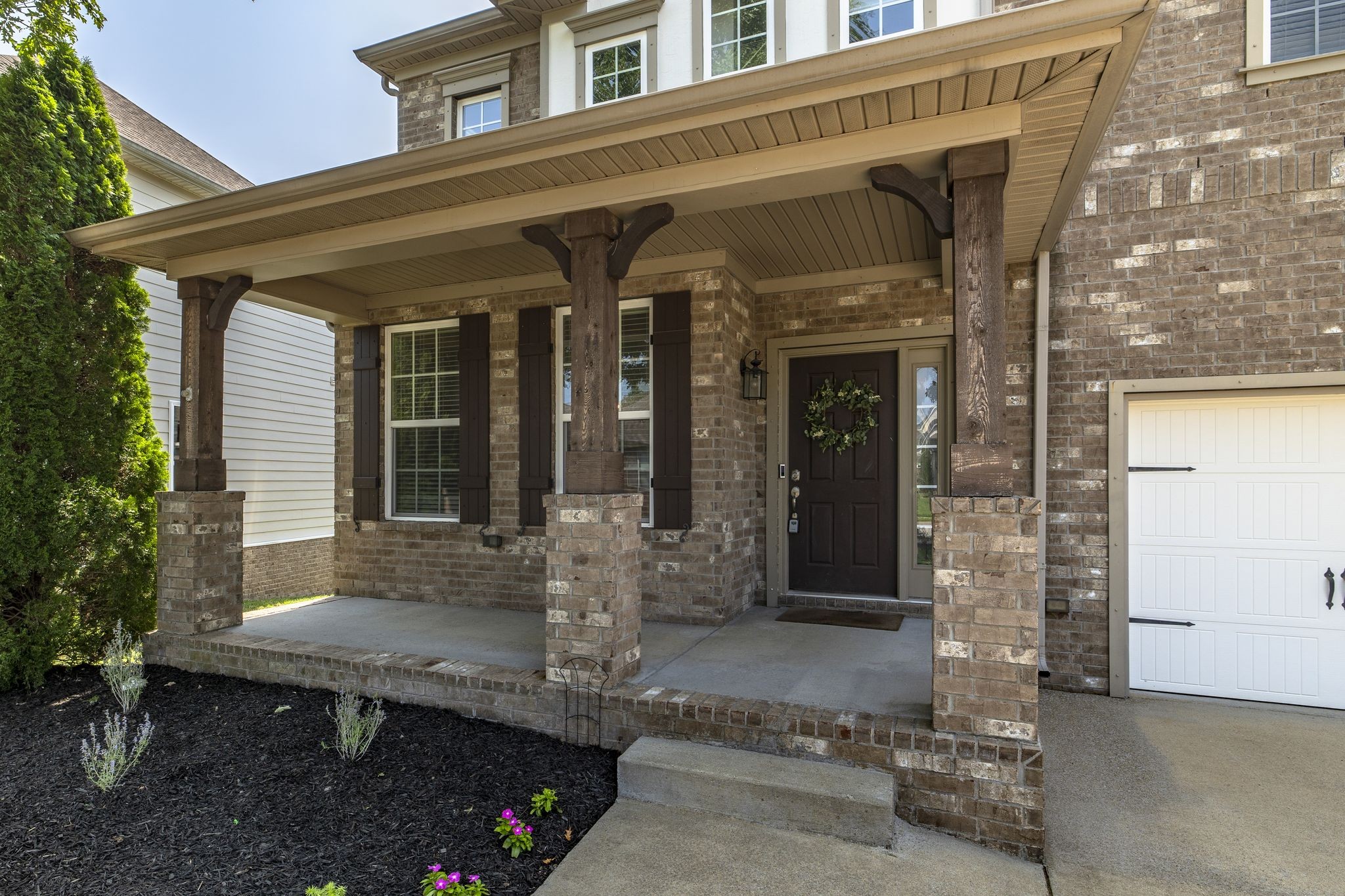 2128 Ravenscourt Dr Property Photo 4
