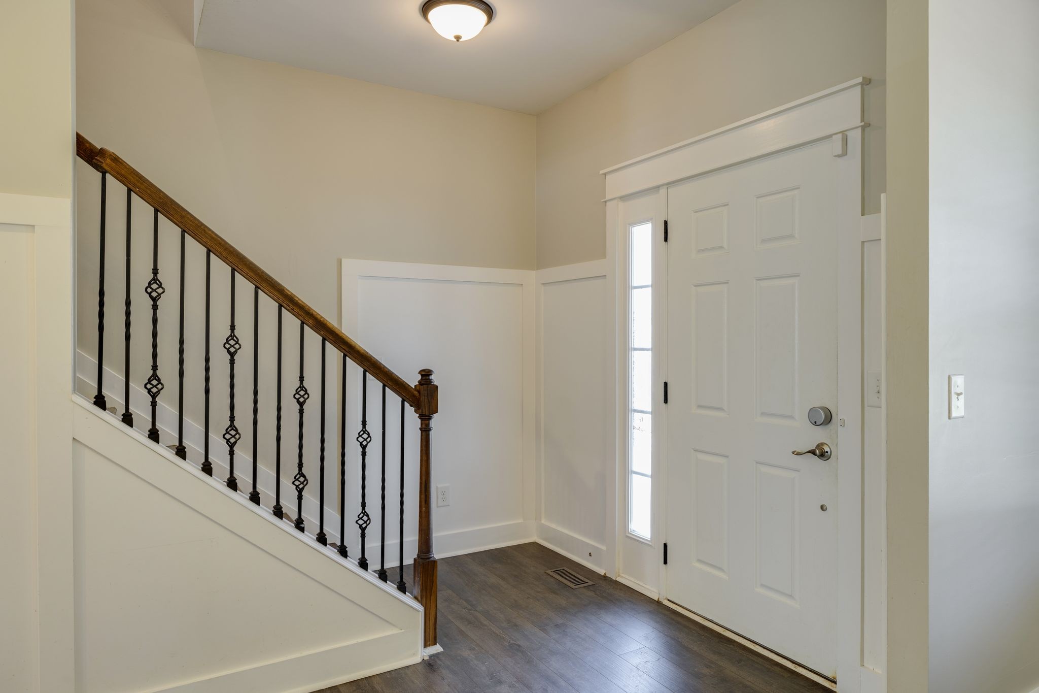 2128 Ravenscourt Dr Property Photo 5
