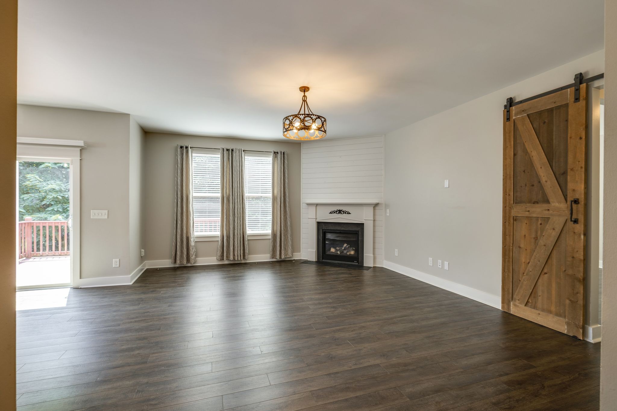 2128 Ravenscourt Dr Property Photo 8
