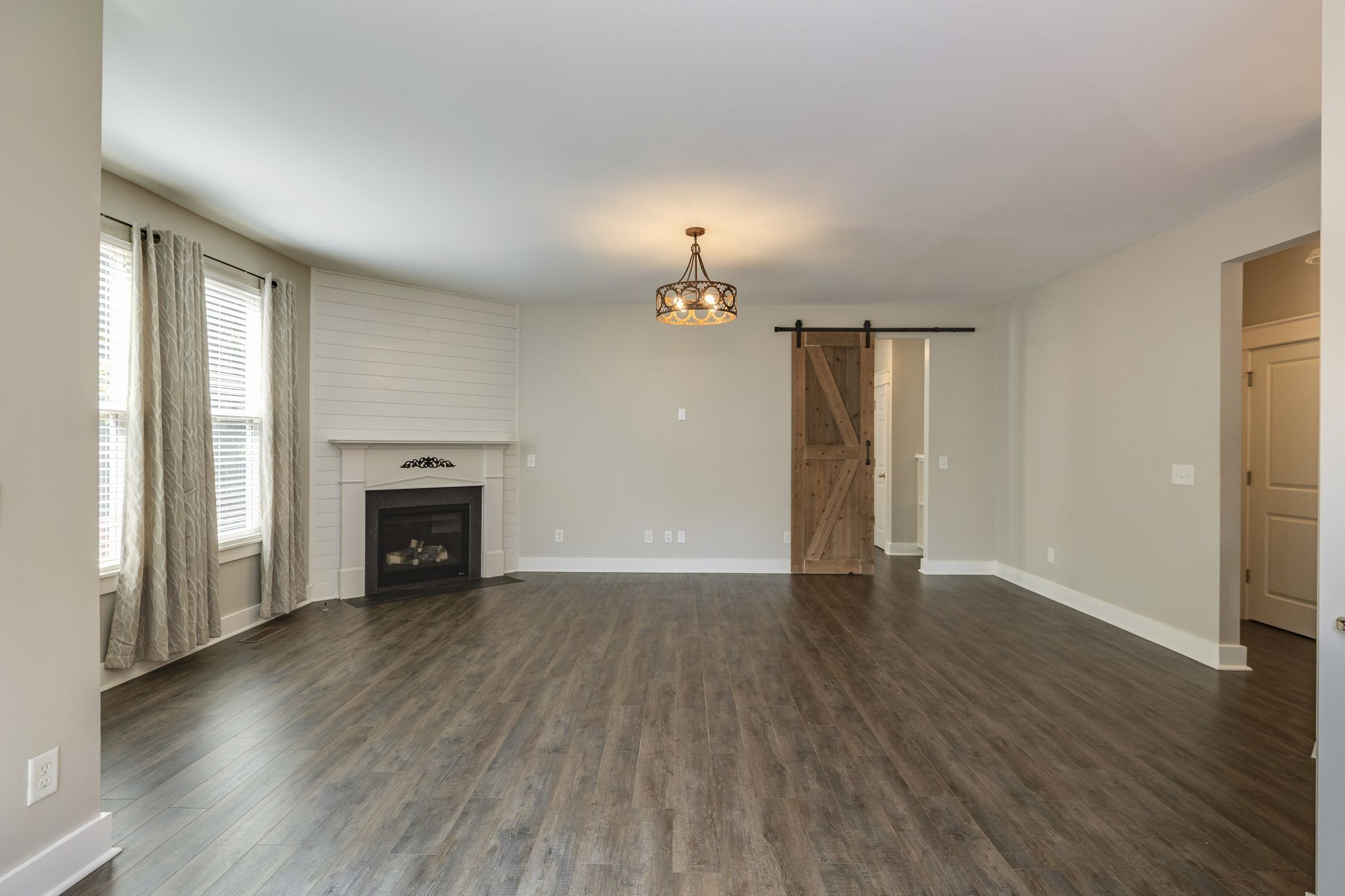 2128 Ravenscourt Dr Property Photo 9