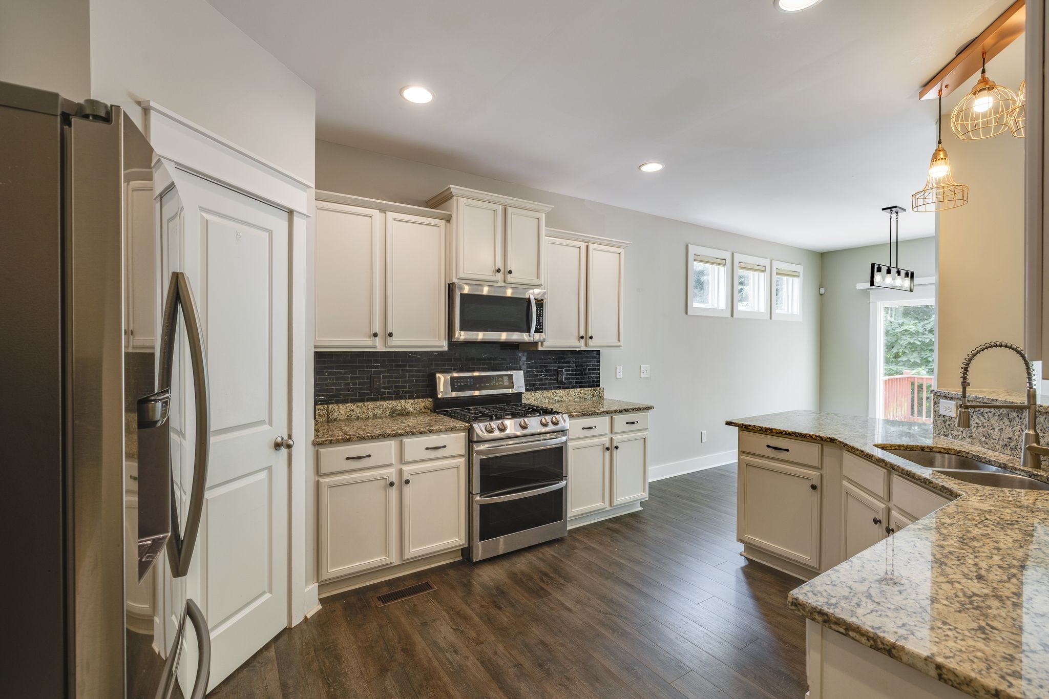 2128 Ravenscourt Dr Property Photo 14