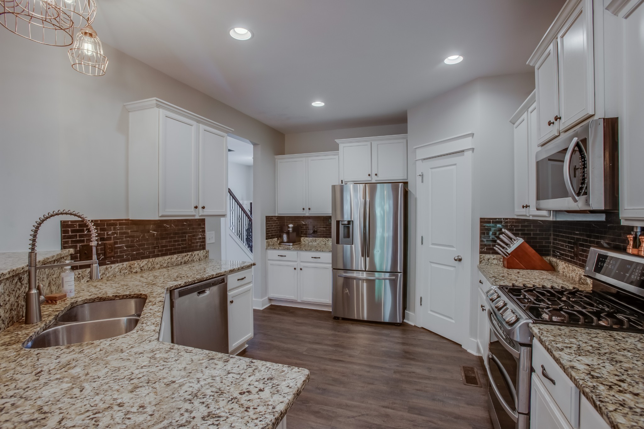 2128 Ravenscourt Dr Property Photo 17