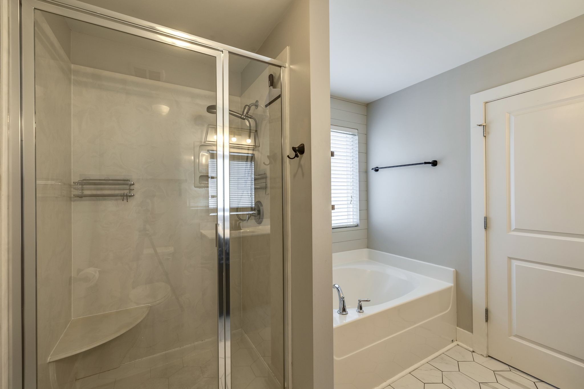 2128 Ravenscourt Dr Property Photo 25