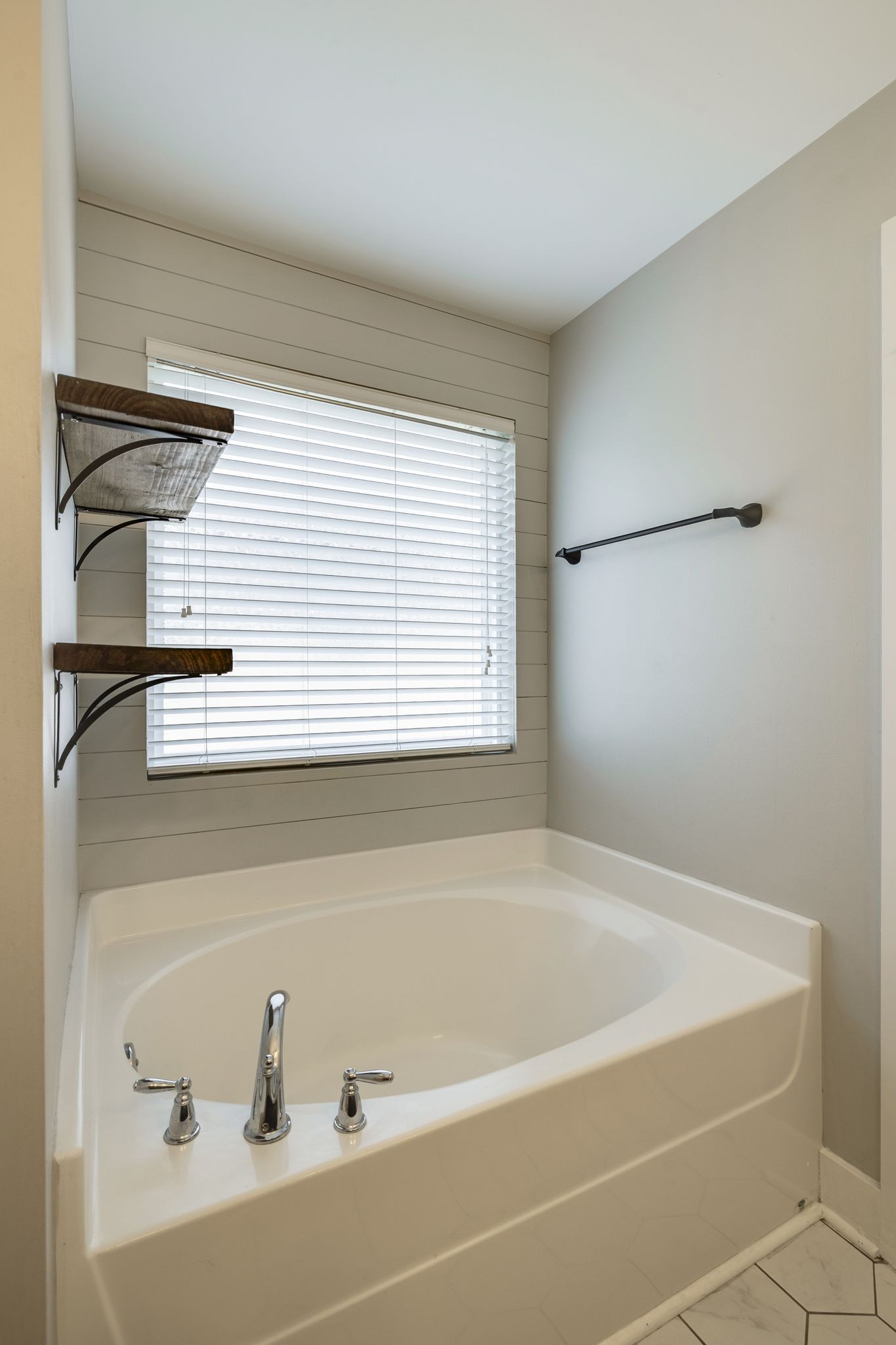 2128 Ravenscourt Dr Property Photo 26