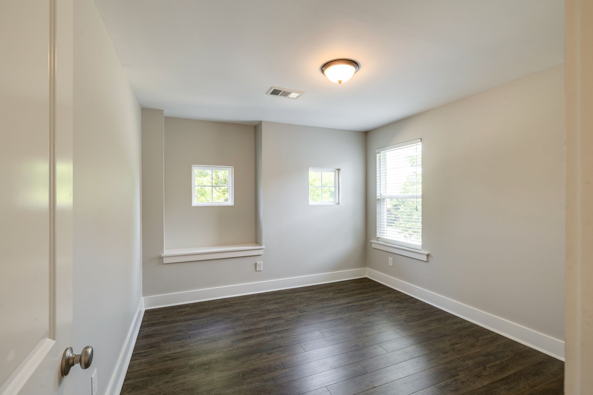2128 Ravenscourt Dr Property Photo 29