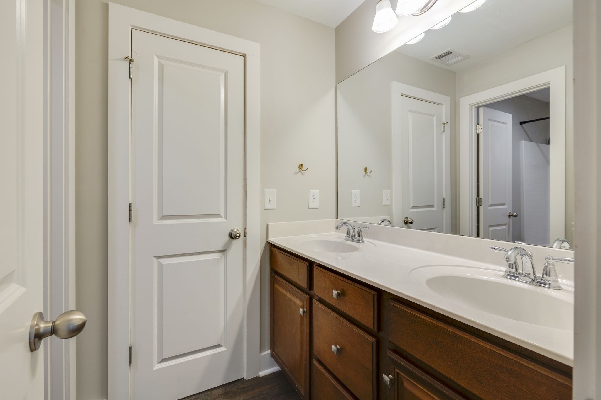 2128 Ravenscourt Dr Property Photo 31
