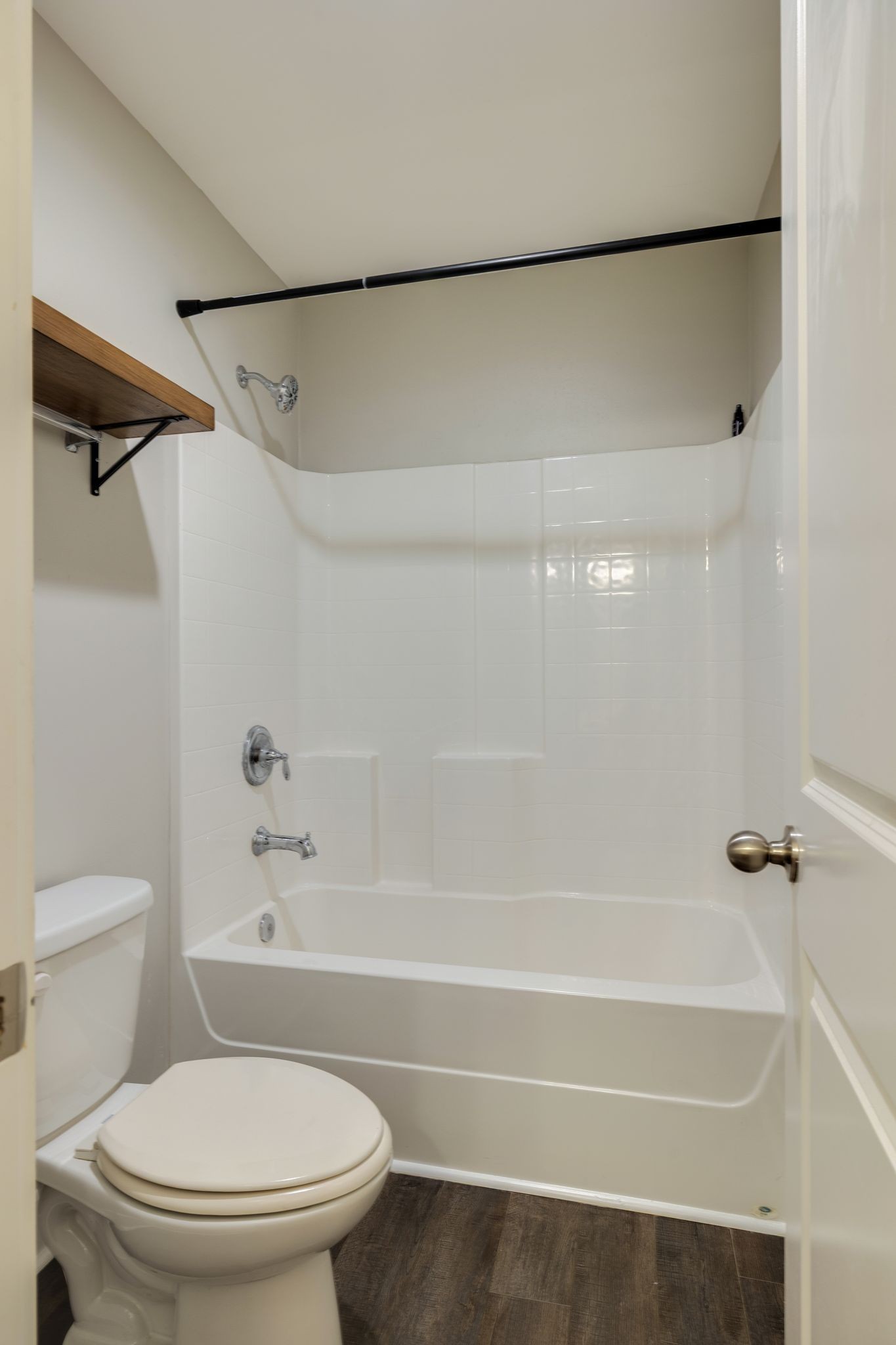 2128 Ravenscourt Dr Property Photo 32
