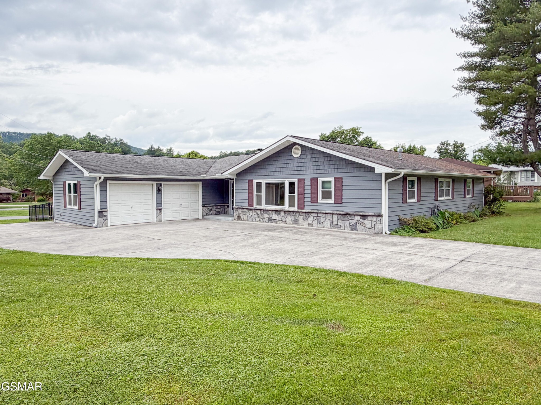 302 Park View Circle Property Photo 1