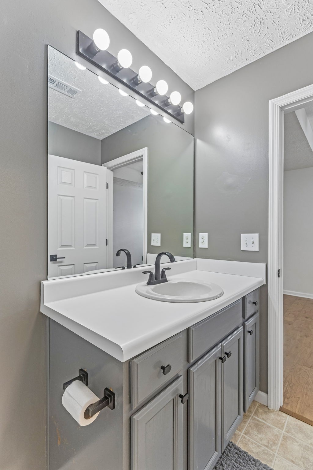 5056 Tabitha St Property Photo 18