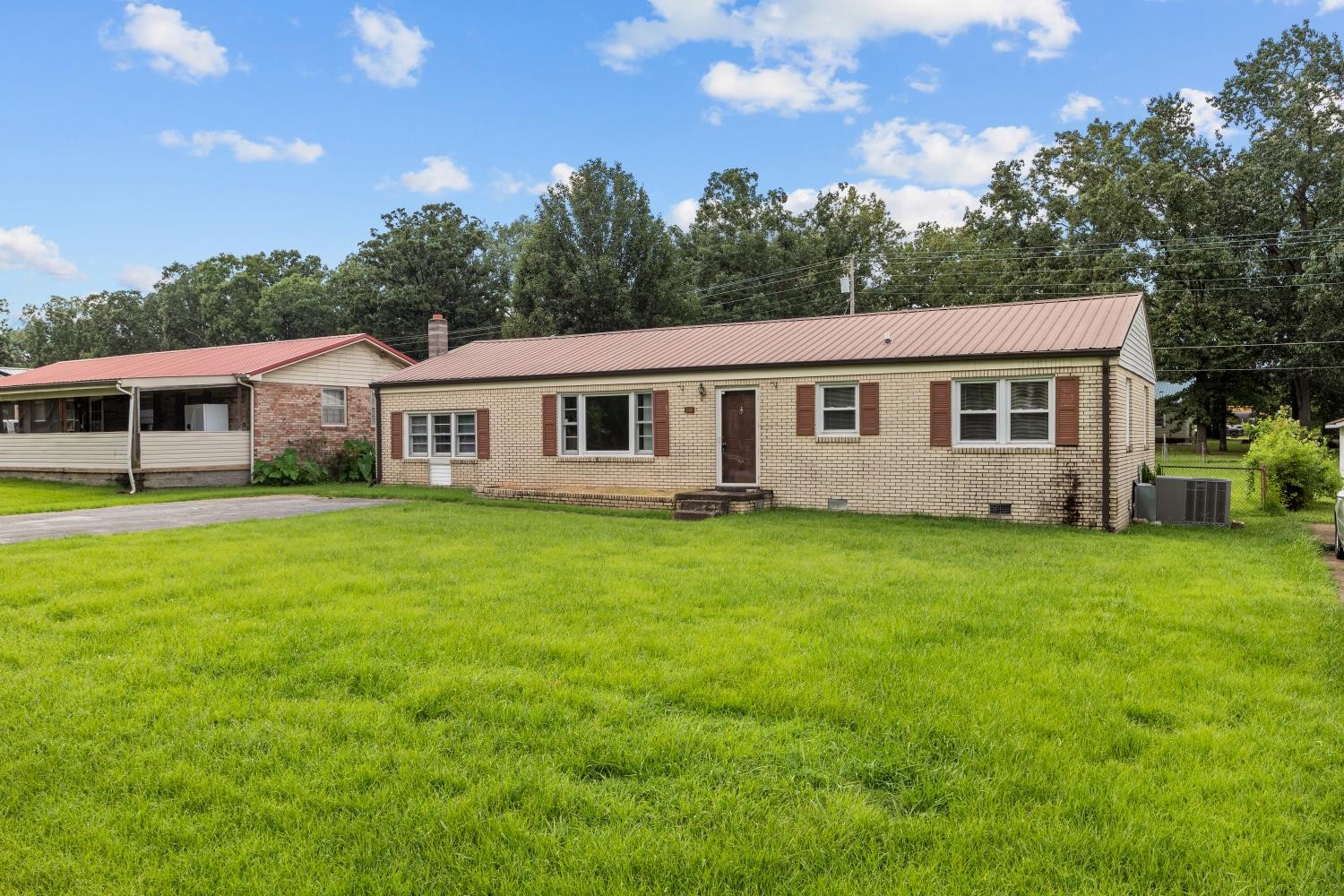 451 Carman Ave Property Photo 1