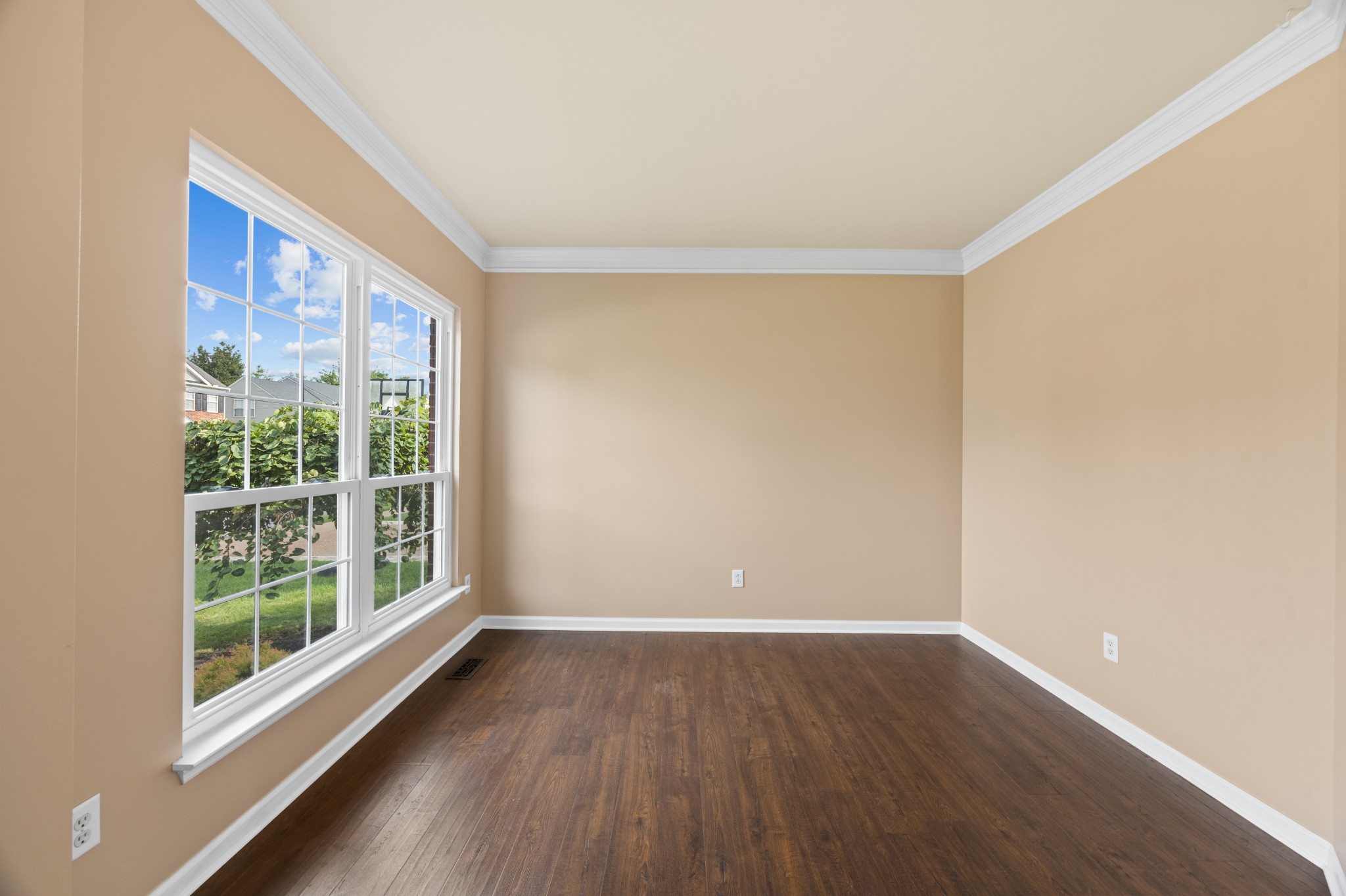 304 Devonshire Dr Property Photo 6